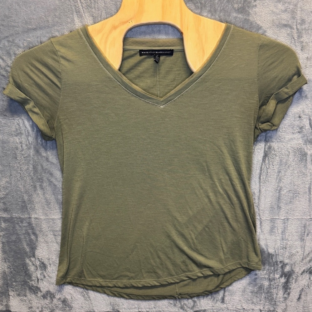 2186 | White House Black Market Slub Knit V-Neck Tee Olive Green Women M